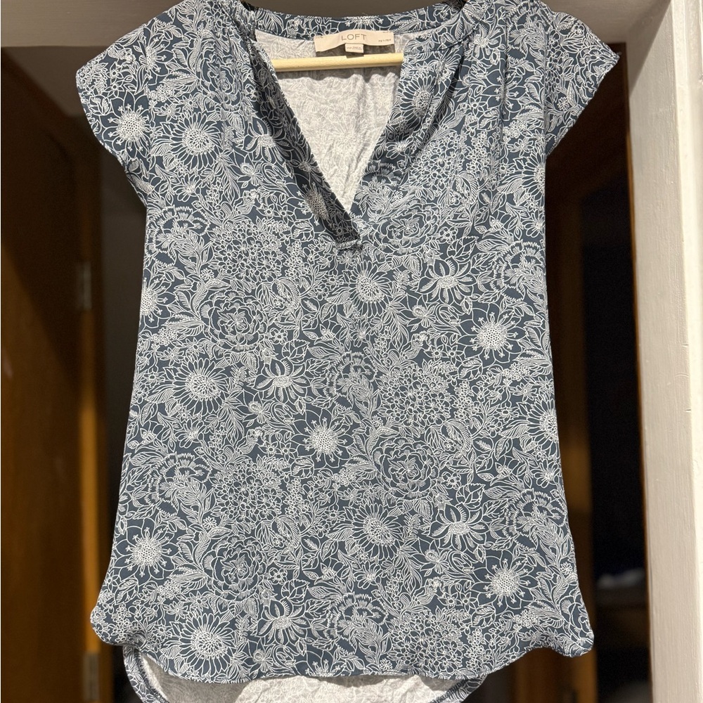 Set of two gorgeous Ann Taylor tops one long sleeved and one short sleeved